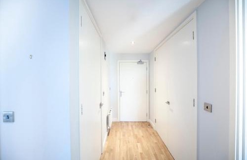 Wembley Park Apartment | Top Floor Apt - 2 Bed/2 Bath + Private Balcony