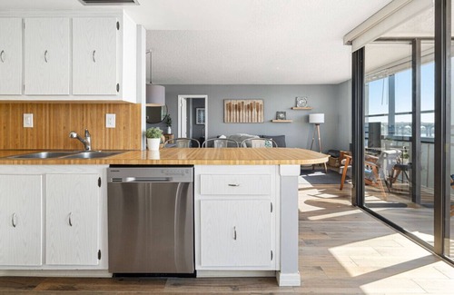 Casa del Mar Condo | Top-Floor Bayfront Oasis: 2BR/2BA Condo at Casa Del Mar with Stunning Views & Modern Comforts