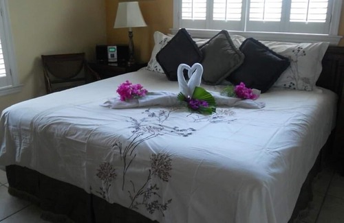 Grace Bay Condo | Top Floor-BEACHFRONT directly on Grace Bay Beach