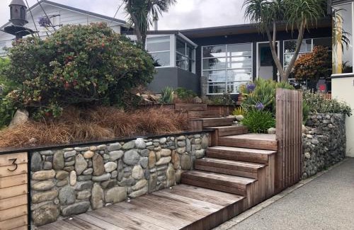 Paraparaumu Beach Bed & Breakfast | Top Floor Bed and Breakfast