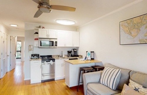 Folly Field Condo | Top-Floor Condo at Beach & Tennis Resort | Beachfront Pool & Golf access