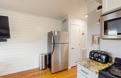 Folly Field Condo | Top-Floor Condo at Beach & Tennis Resort | Beachfront Pool & Golf access