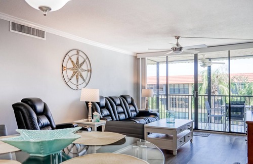 Indian Shores Condo | Top-floor condo with balcony, water view, pool & hot tub - walk to the beach