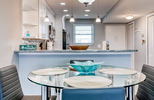 Indian Shores Condo | Top-floor condo with balcony, water view, pool & hot tub - walk to the beach