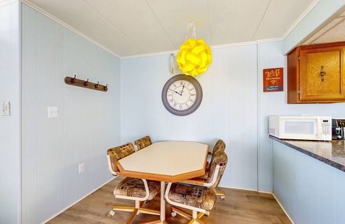 North Ocean City Condo | Top-floor condo with balcony, walk 1 minute to the beach