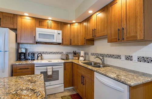 Kihei Condo | Top floor condo with ocean & mountain views. Ask about last min discounts!