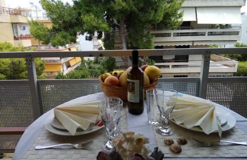 Varkiza Apartment | Top floor cozy apartment near the beach