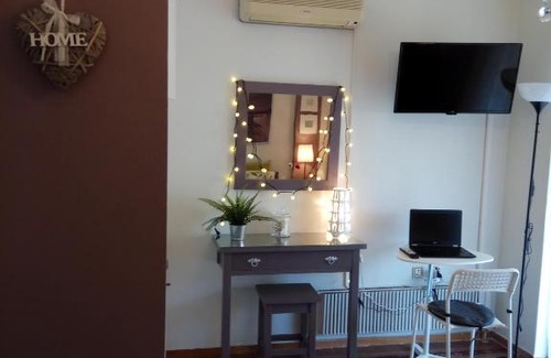 Varkiza Apartment | Top floor cozy apartment near the beach