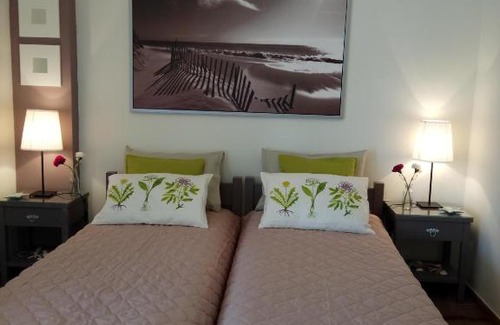 Varkiza Apartment | Top floor cozy apartment near the beach