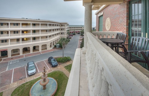 Seacrest Beach Apartment | Top Floor Designer Studio*Full Size Fridge* Walk to Beach! 2 People ONLY