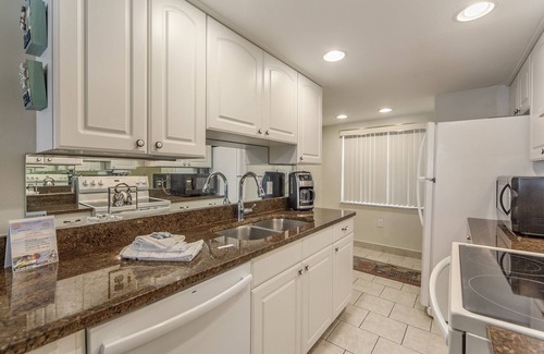 Madeira Beach Condo | Top Floor Direct Beachfront - Madeira Norte #510