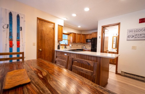 Four O'Clock Condo | Top Floor End Unit! 2-Level Condo 2 BR; 2.5 BA; Sleeps 6; Close to Everything!