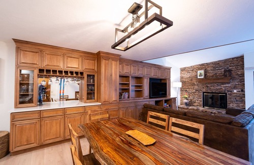 Four O'Clock Condo | Top Floor End Unit! 2-Level Condo 2 BR; 2.5 BA; Sleeps 6; Close to Everything!