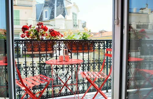 Centre Ville-Gare Apartment | Top Floor Flat - 1 bed Room - Central