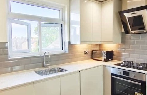 Hillingdon Apartment | Top Floor Flat 5 Northwood