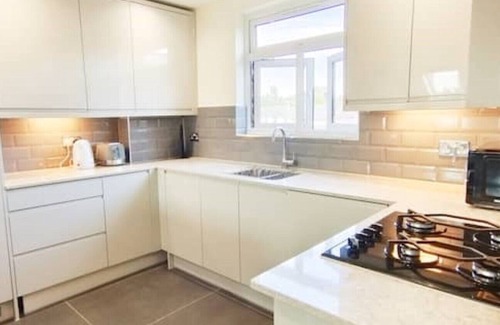 Hillingdon Apartment | Top Floor Flat 5 Northwood