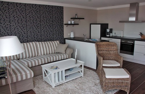 Lemkenhafen Apartment | Top Floor Flat with roof terrace and harbour view