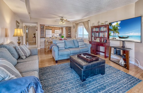 Indian Shores Condo | Top Floor Gulf Front Condo with a Fantastic Beach Front Swimming pool