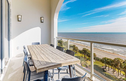 Galveston Condo | Top-floor Gulf & ocean-view condo with two pools, lazy river, hot tubs, & gym