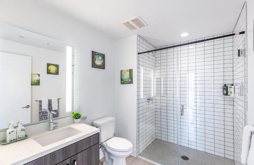 Downtown Los Angeles Apartment | Top Floor High Rise 3 Bed DTLA Skyscraper Penthouse