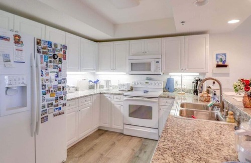 Horton Shores Condo | Top-Floor Inlet View Condo w/3 BR, Balcony & Grill