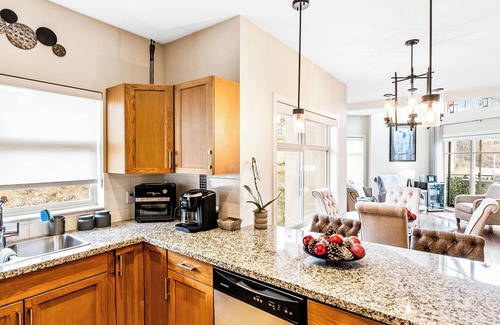 Central Okanagan Condo | Top Floor Lake View Condo at Copper Sky