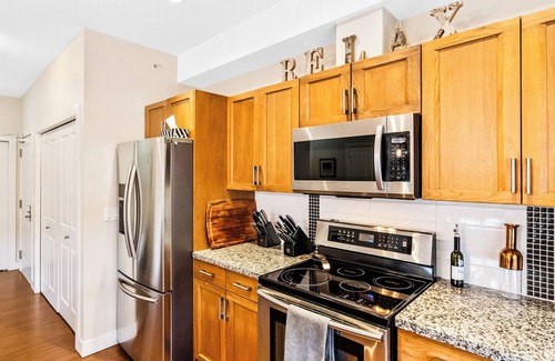 Central Okanagan Condo | Top Floor Lake View Condo at Copper Sky