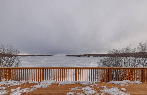 Wasilla Condo | Top Floor Lakefront Condo with Mountain Views!