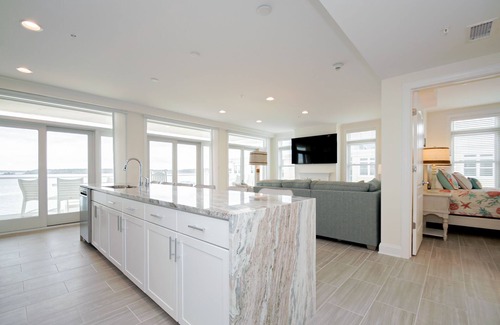 Dewey Beach Condo | Top Floor Luxury Beach Condo Overlooking Bay with Amazing Balcony