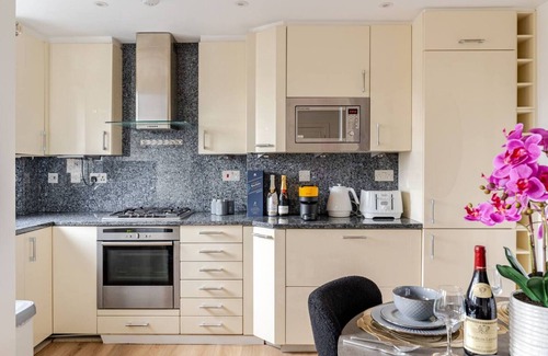 Bryanston and Dorset Square Apartment | Top Floor Marylebone Apartment with WiFi, AC