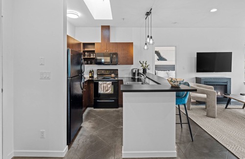 North Park Condo | Top Floor, Modern, Parking, Downtown