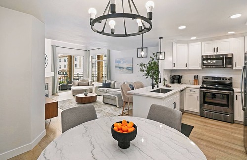 Mission Valley Condo | Top-Floor Oasis - Bright, Private, Pool & Gym