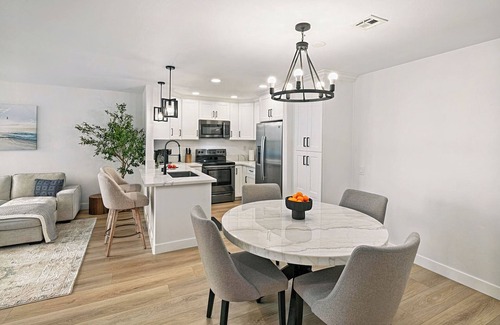 Mission Valley Condo | Top-Floor Oasis - Bright, Private, Pool & Gym