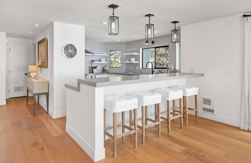 Solana Beach Apartment | Top Floor Oceanfront Retreat, a Short 3-5 Minute Walk to the Beach