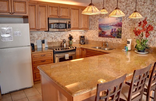 Kihei Condo | Top floor, oceanfront, steps to beach!