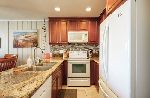 Townsite Condo | Top Floor Panoramic Whitewater Ocean Views in Oceanside! 1,081 Sq Ft