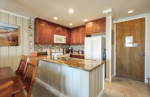 Townsite Condo | Top Floor Panoramic Whitewater Ocean Views in Oceanside! 1,081 Sq Ft