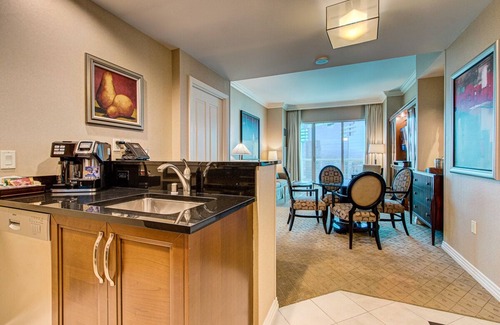 Las Vegas Condo | TOP FLOOR PENTHOUSE! BALCONY! SPHERE, POOL-NO RESORT FEES! Owner/manager