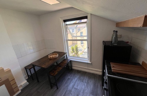 Eastbourne City Centre Apartment | TOP FLOOR RESIDENTIAL FLAT IN EASTBOURNE CENTRE