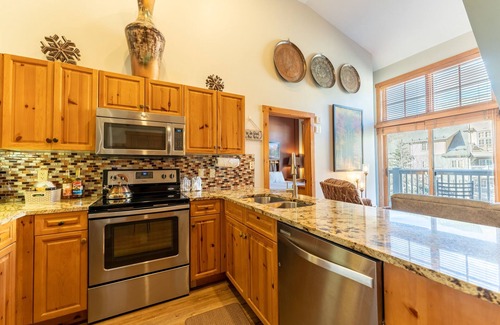River Run Condo | Top Floor River Run Condo w/Private Balcony Overlooking Shared Amenities!