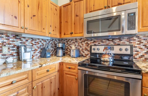 River Run Condo | Top Floor River Run Condo w/Private Balcony Overlooking Shared Amenities!