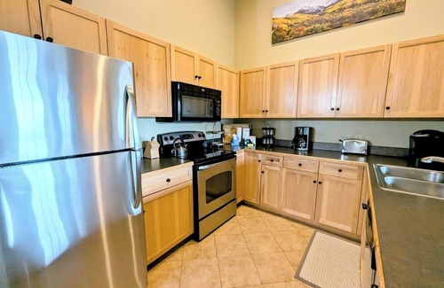 River Run Condo | Top-Floor River Run Gem, Pool, Hot Tub