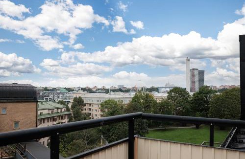 Katarina-Sofia Apartment | Top-floor SoFo flat with balcony