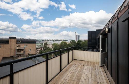 Katarina-Sofia Apartment | Top-floor SoFo flat with balcony