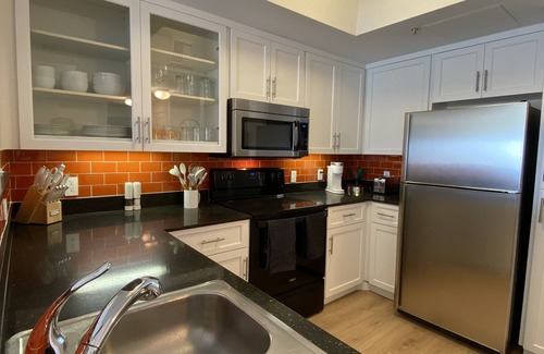 San Diego Condo | Top floor, stunning views, resort amenities, secure parking, walkers' paradise!