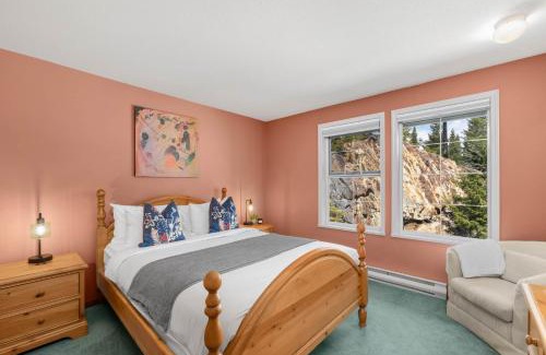 Blueberry Hill House | Top Floor Suite with Mountain Views by Harmony Whistler