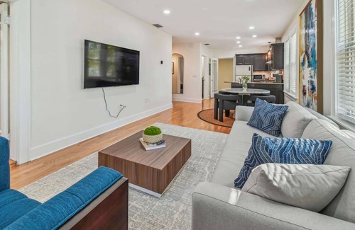 Crescent Lake Apartment | Top Floor - Sun Filled Home - Jacuzzi - Pets Ok