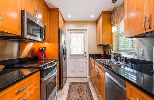 Moorings Condo | TOP FLOOR SUNNY CORNER UNIT MOORINGS AREA NAPLES w/BEACH PASS & POOL