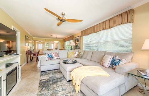 Moorings Condo | TOP FLOOR SUNNY CORNER UNIT MOORINGS AREA NAPLES w/BEACH PASS & POOL