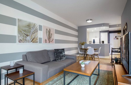North Beach Apartment | Top Floor Telegraph Hill 1BR, Gym, near Coit Tower & Pier 39 by Blueground